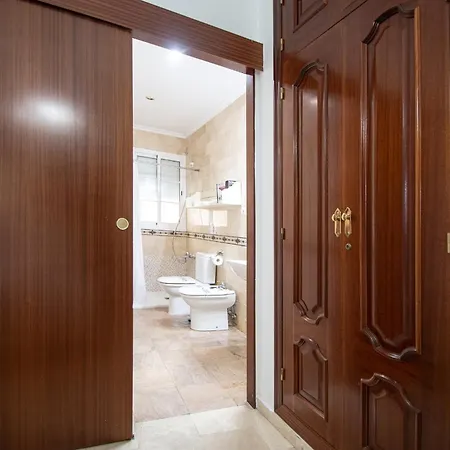 El Paseo De La Alameda De