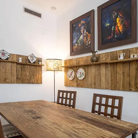 El Paseo De La Alameda De *