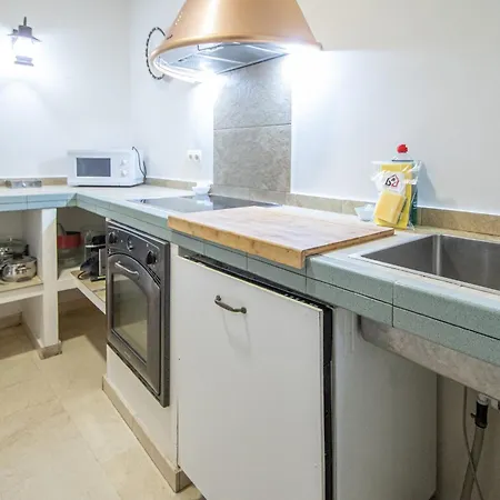 El Paseo De La Alameda De *