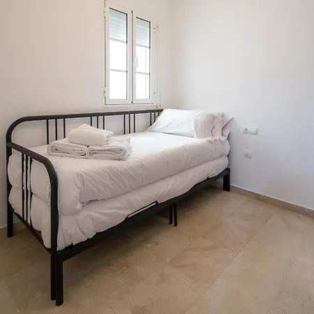 El Paseo De La Alameda De *