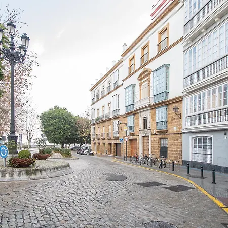 El Paseo De La Alameda De * Cadiz