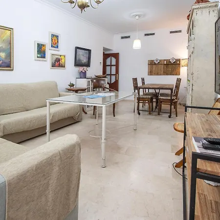 El Paseo De La Alameda De Apartment