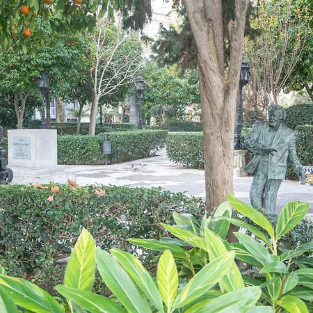 El Paseo De La Alameda De * Cadiz