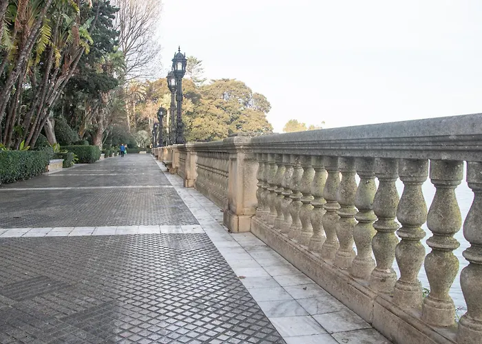 El Paseo De La Alameda De * Cadiz