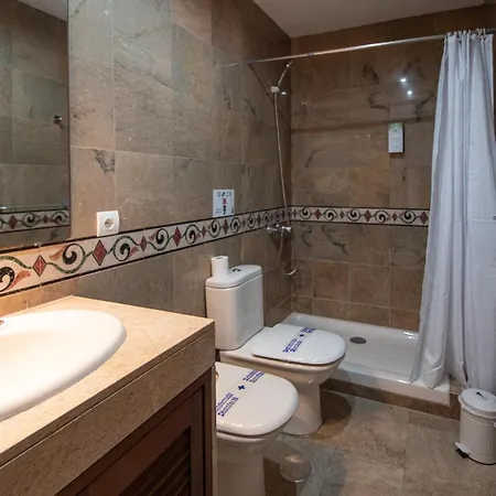 El Paseo De La Alameda De