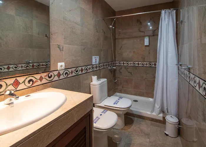 El Paseo De La Alameda De